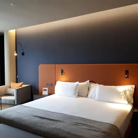Hotel Silken Ramblas 4*